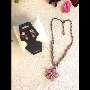 Teardrop cabochon flower link necklace with matchi